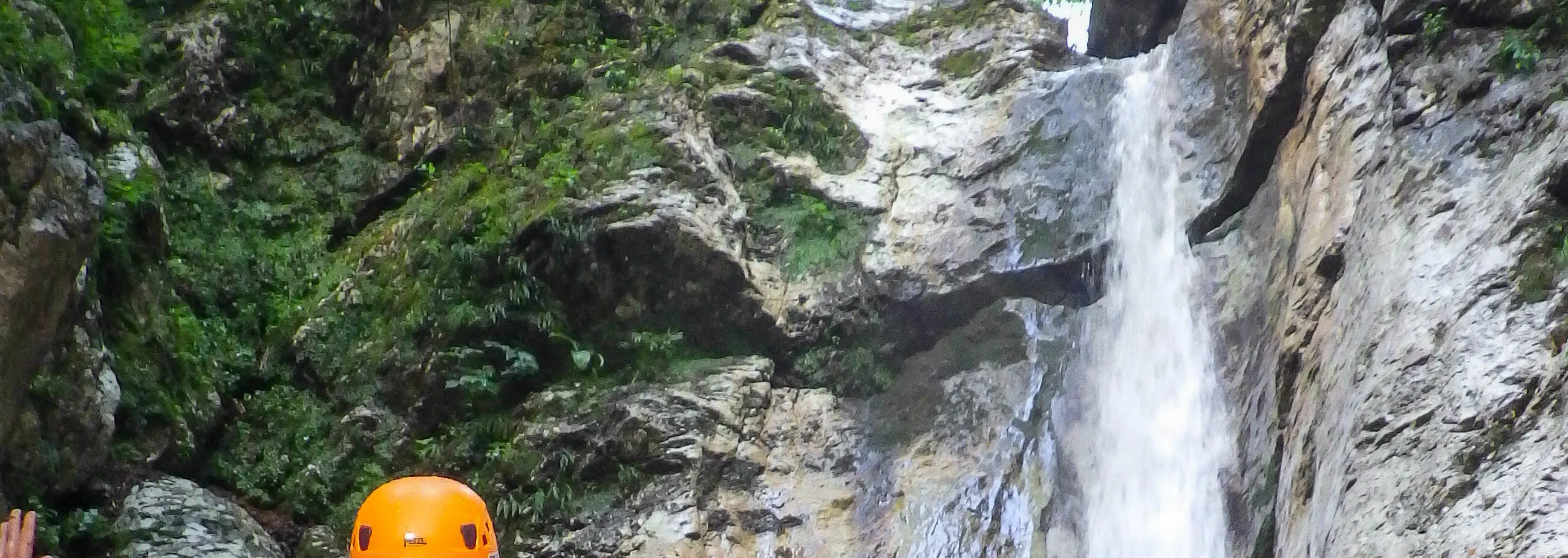 苏塞克峡谷激动人心的溪降