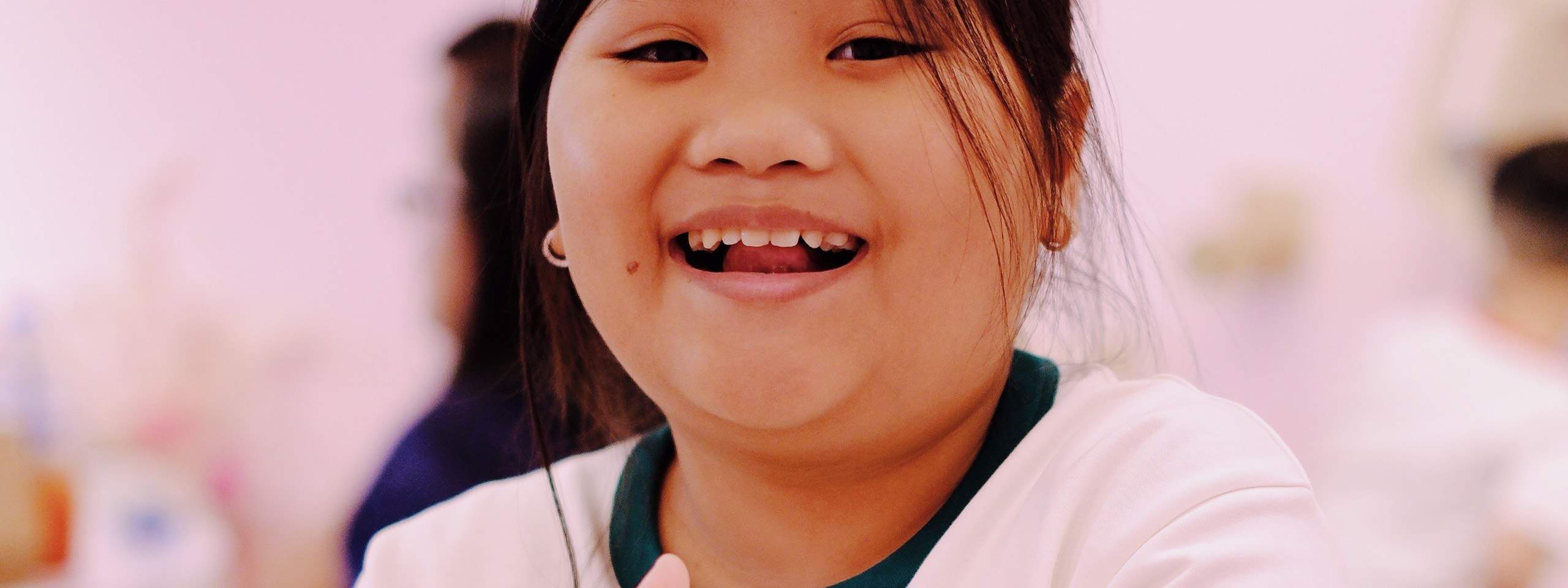 Chia sẻ nụ cười và những cái ôm âu yếm với những người bạn lông xù của chúng ta!