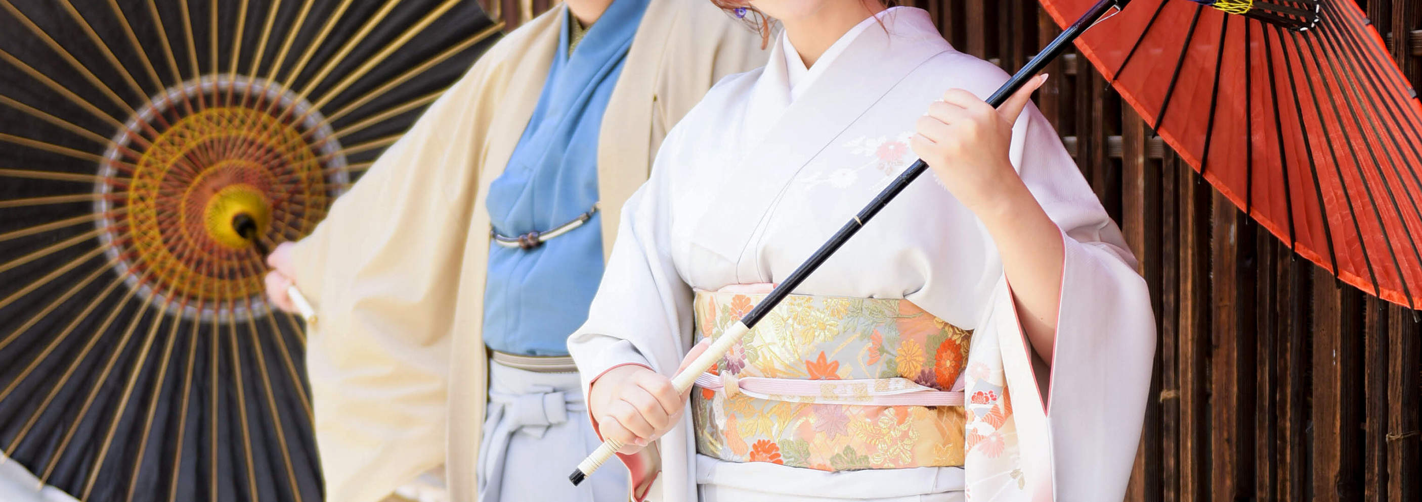 Вы наденете кимоно, и вас сфотографируют в студии или на открытом воздухе.