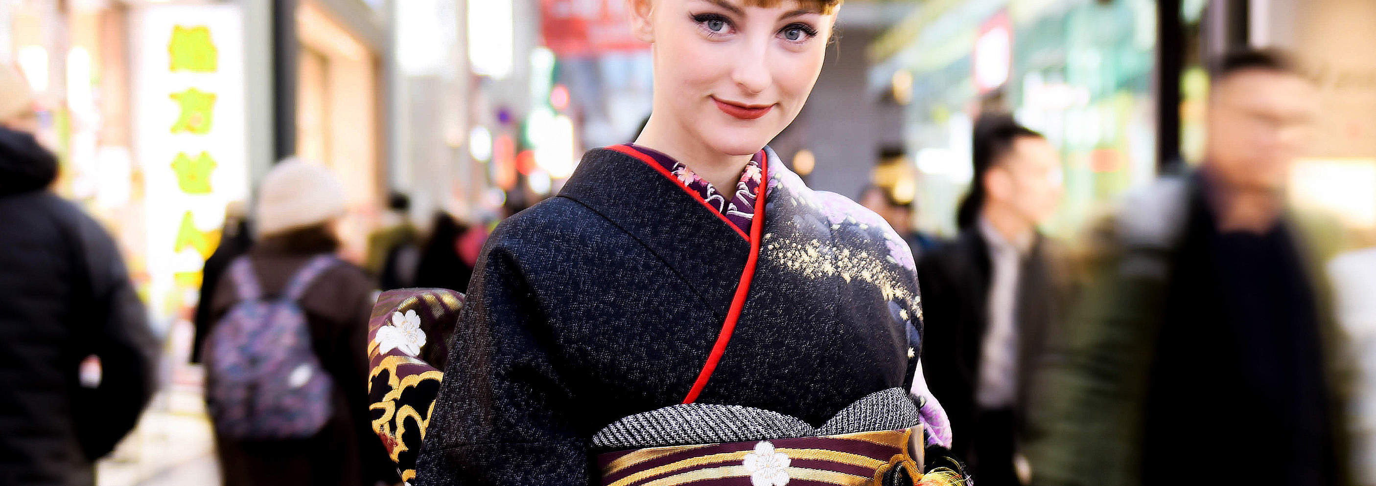 Chúng tôi cung cấp dịch vụ chụp ảnh với trang phục kimono tại studio hoặc ngoài trời.