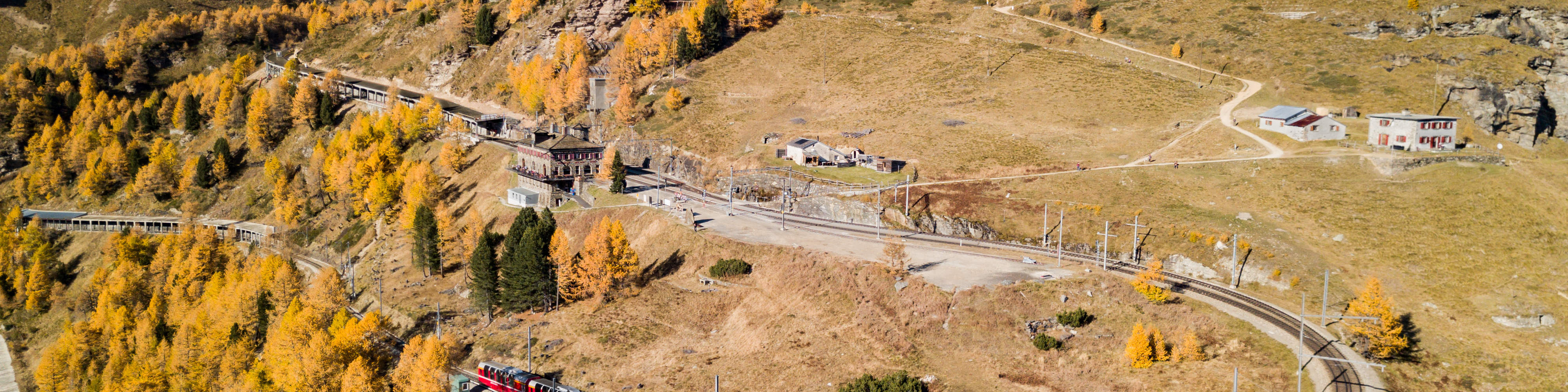 Bernina Express осенью в Альп Грюм, Граубюнден