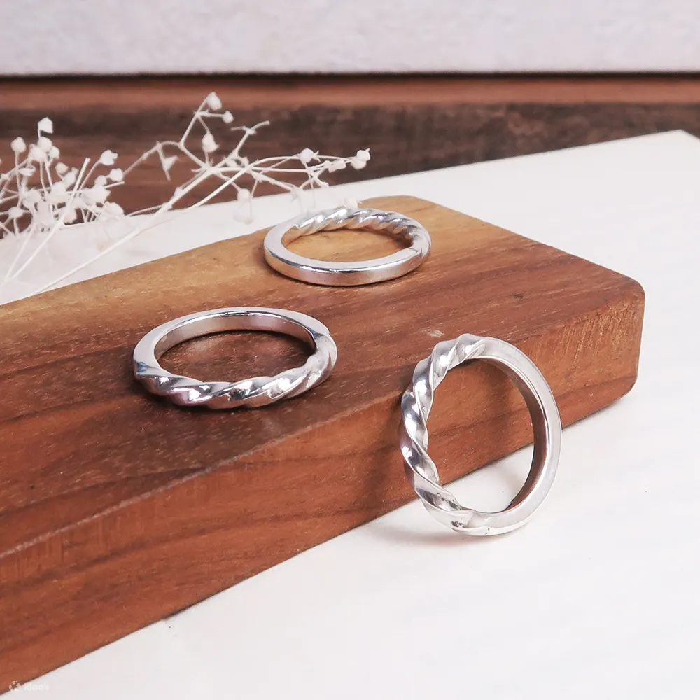 Light and Shadow Ring