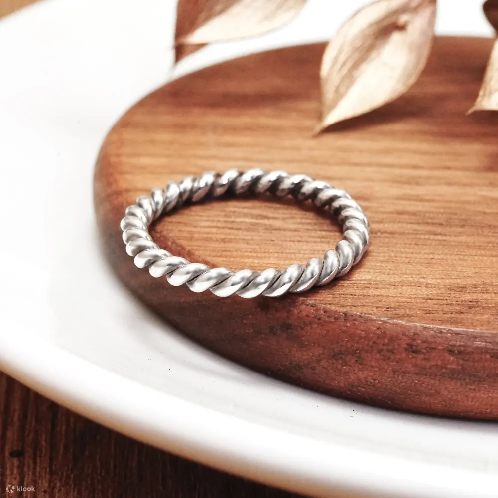 Twist Ring