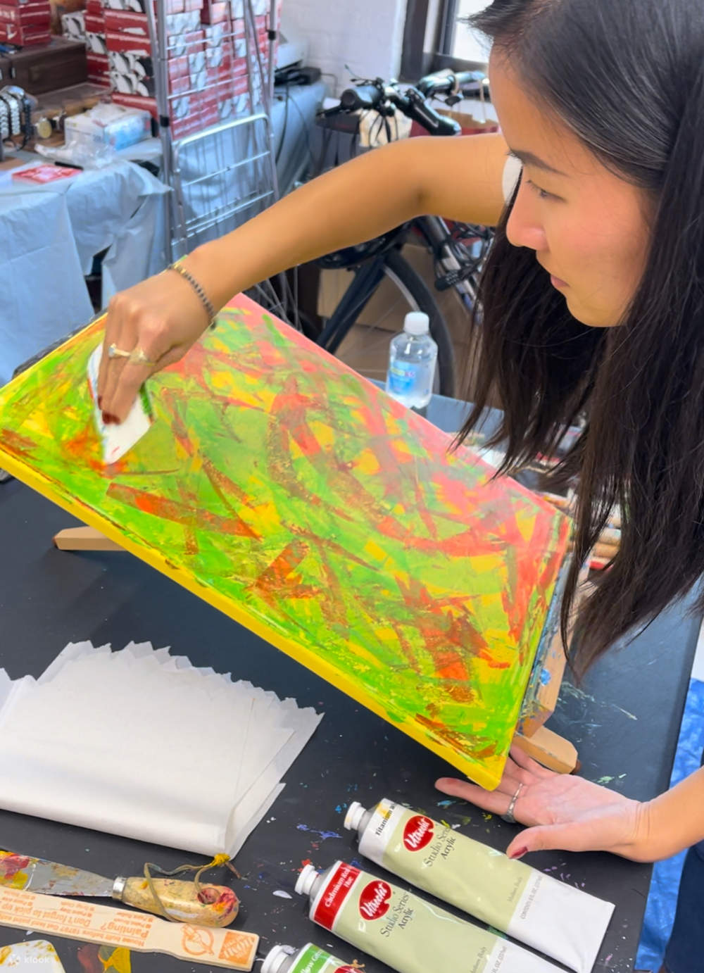 ニューヨークでのパレットナイフを使った抽象画