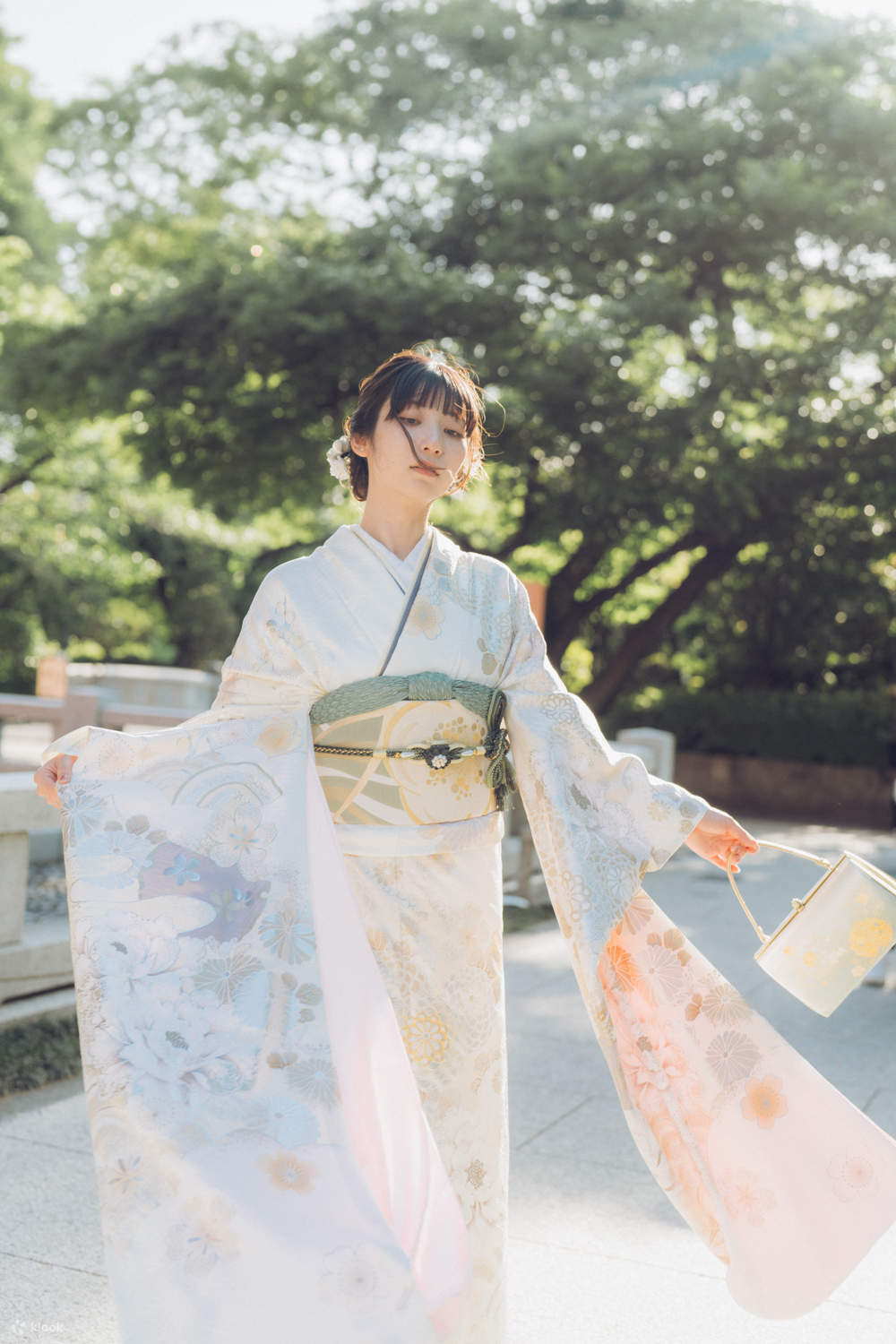 Luxueux furisode, style personnalisé de créateur flambant neuf, motif auspicieux de phénix doré et de dragon argenté