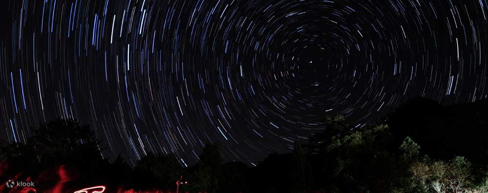 Khám phá một phong thái khác biệt của màn đêm, ngước đầu lên bạn có thể nhìn thấy cả bầu trời đầy sao.
