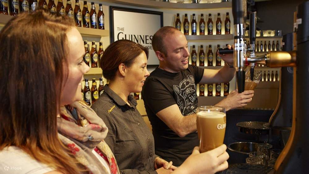 Aprende el arte de servir la pinta perfecta en Guinness Storehouse