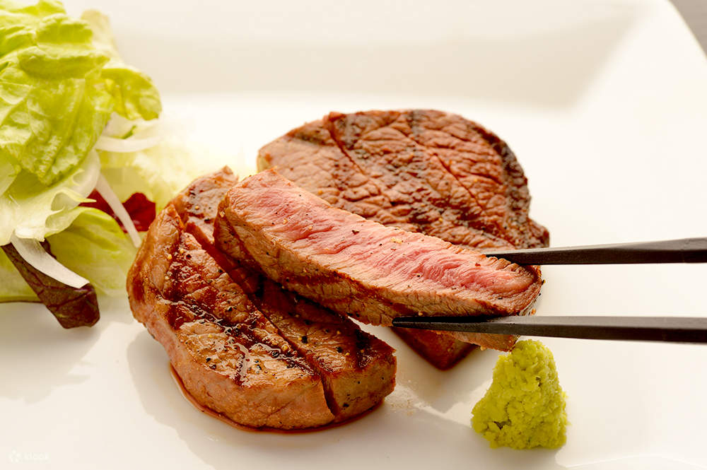 A5 Sendai beef and thick-sliced charcoal-grilled beef tongue course ...