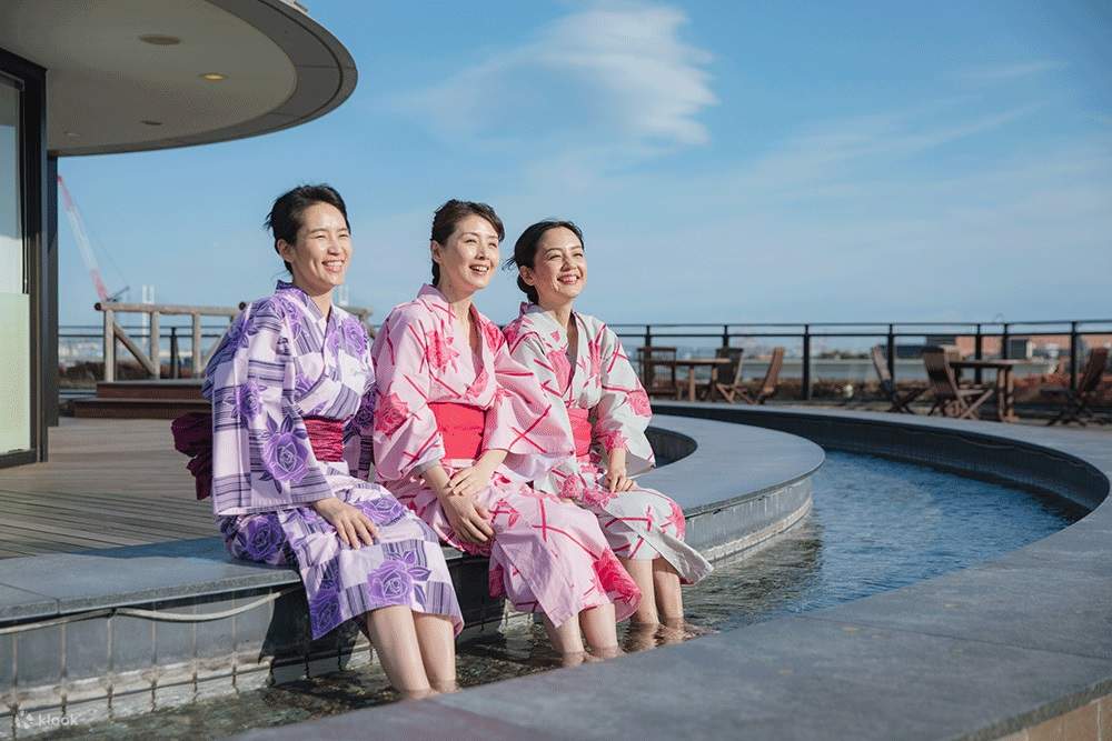 Relax con le terme all'Yokohama Minatomirai Manyu Club