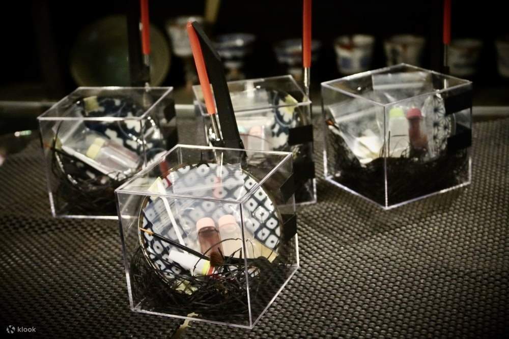 Japanische traditionelle Kintsugi-Erfahrung in Tokio