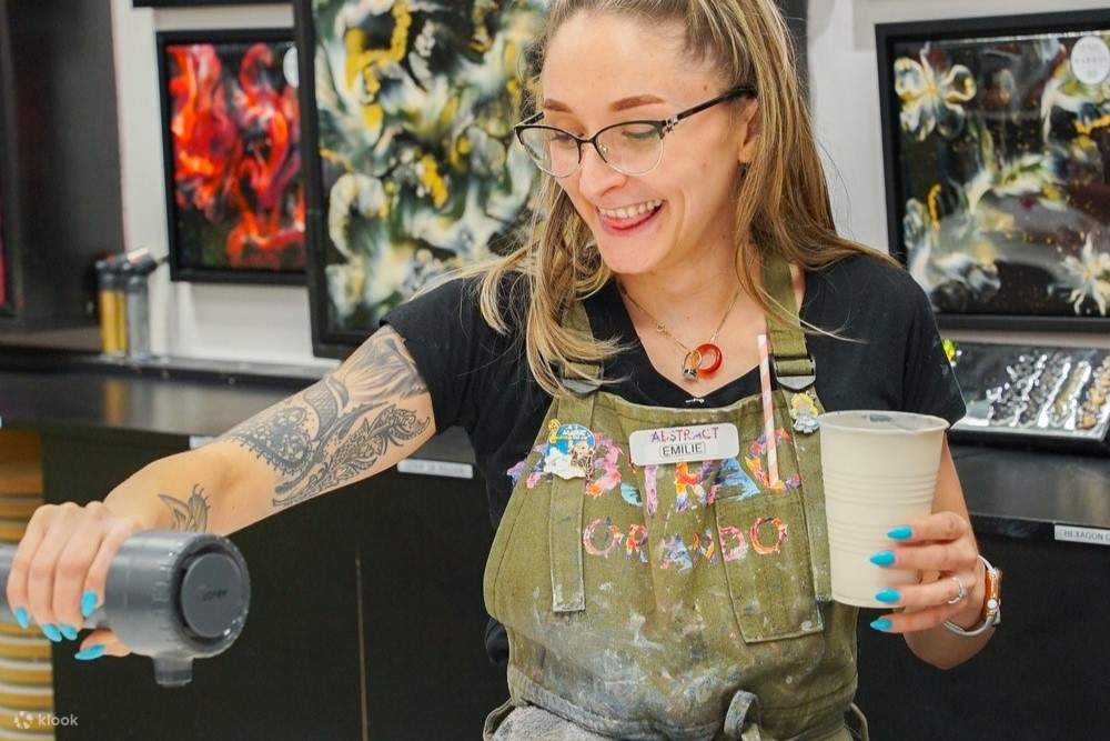 ¡Dar vida al color, no hay nada mejor que expresar la creatividad a través del arte fluido!