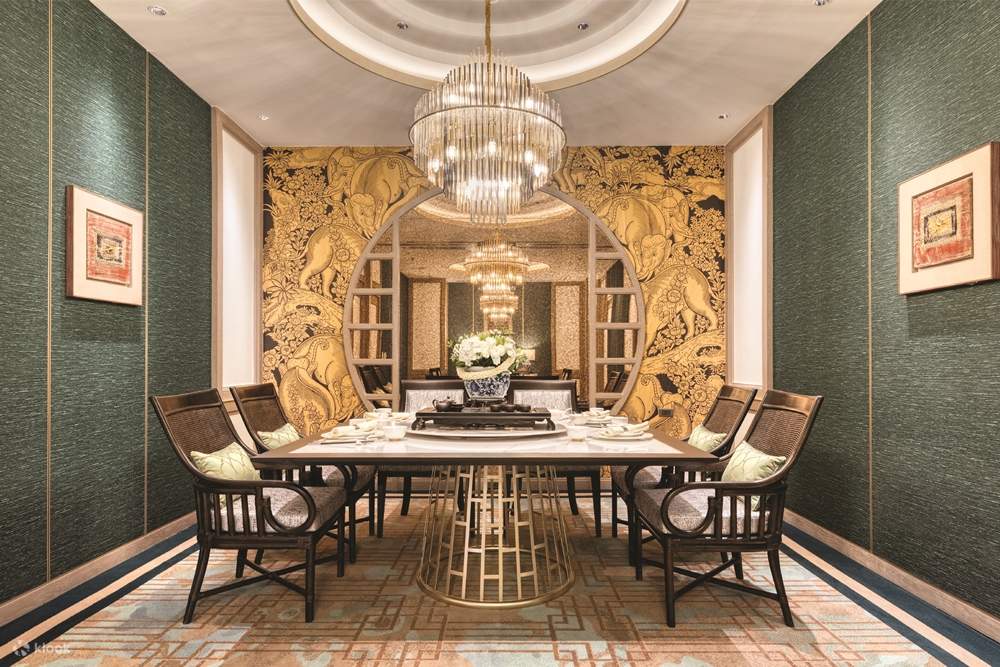 Trải Nghiệm Ăn Uống tại The Silk Road Bangkok ở The Athenee Hotel Bangkok