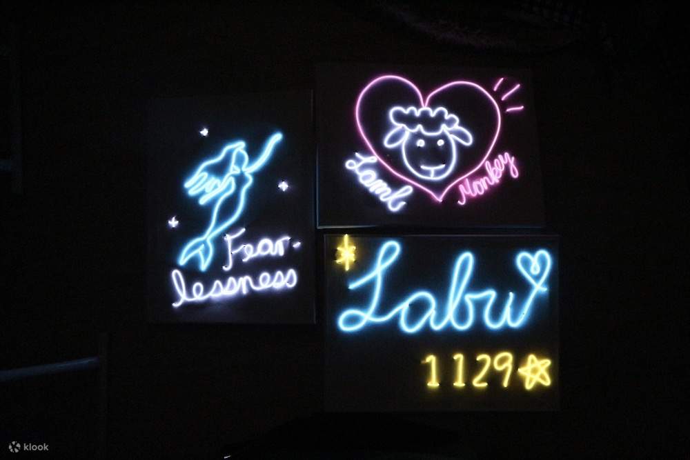 Myosotis Flower - Xưởng Neon và Xưởng cắm hoa