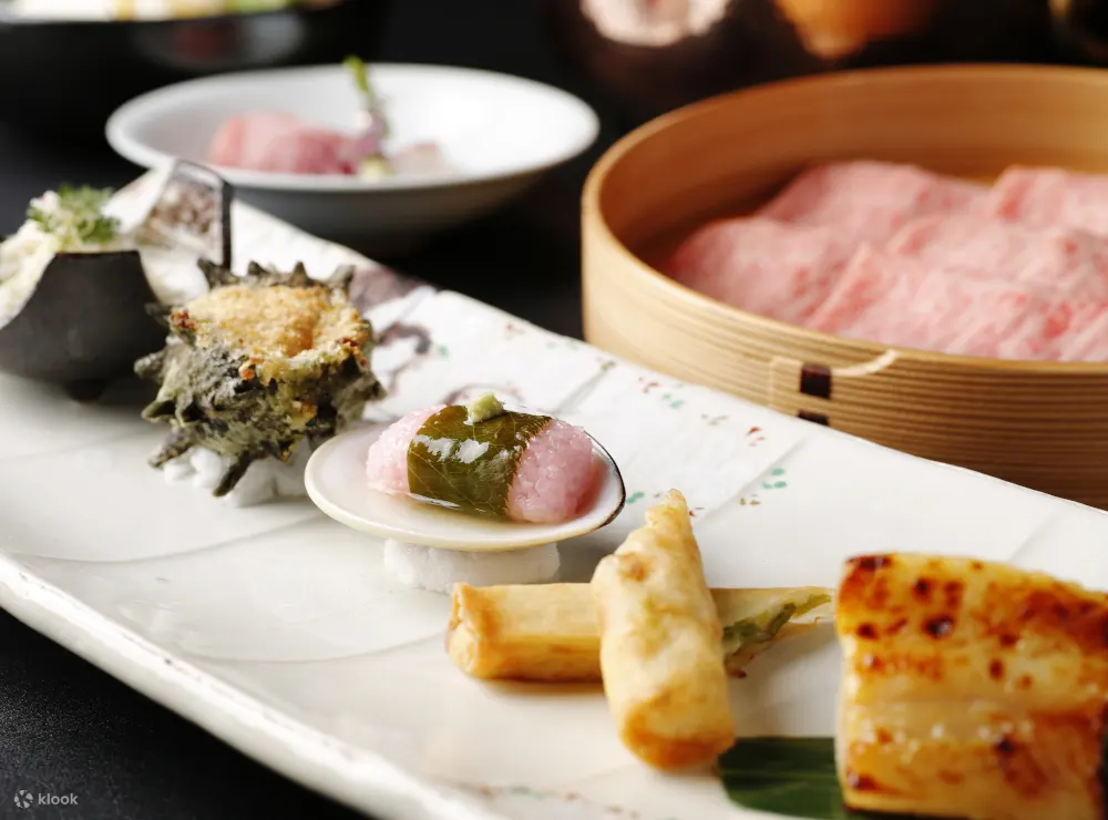 菜品种类丰富多样，带您体验独特的日本地道美食。