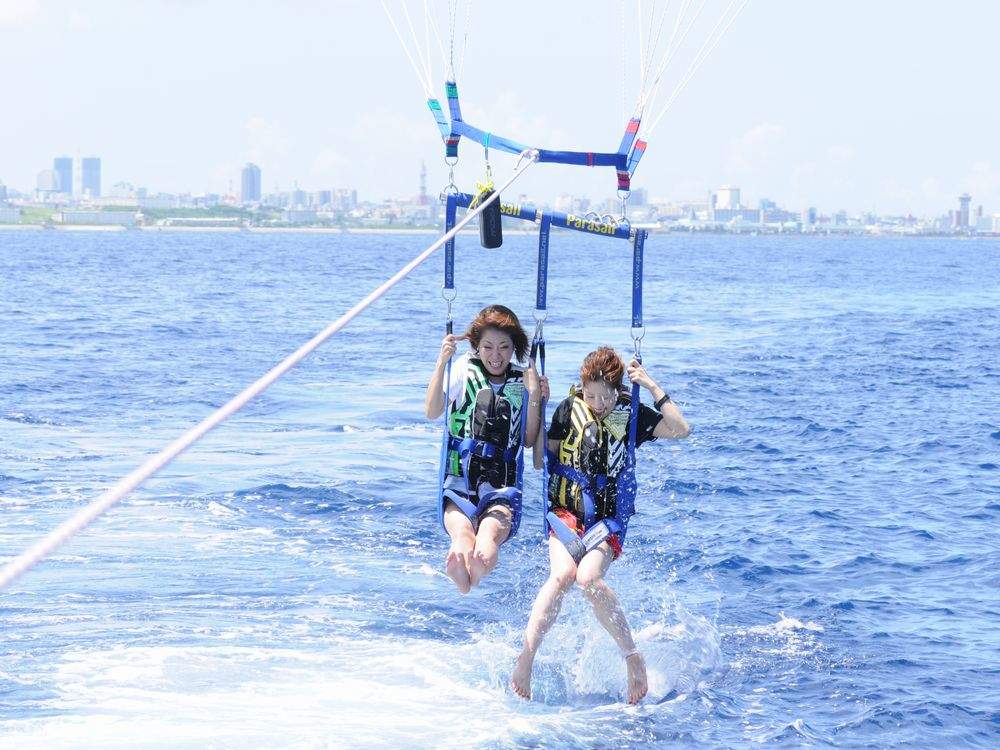Ginowan - Parasailing e sport acquatici (Okinawa)