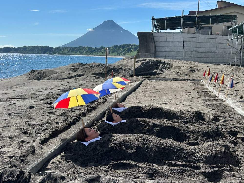 อิบุสุกิเวลเนสรีทรีต: โยคะ, บาธทราย และบ่อน้ำพุร้อน