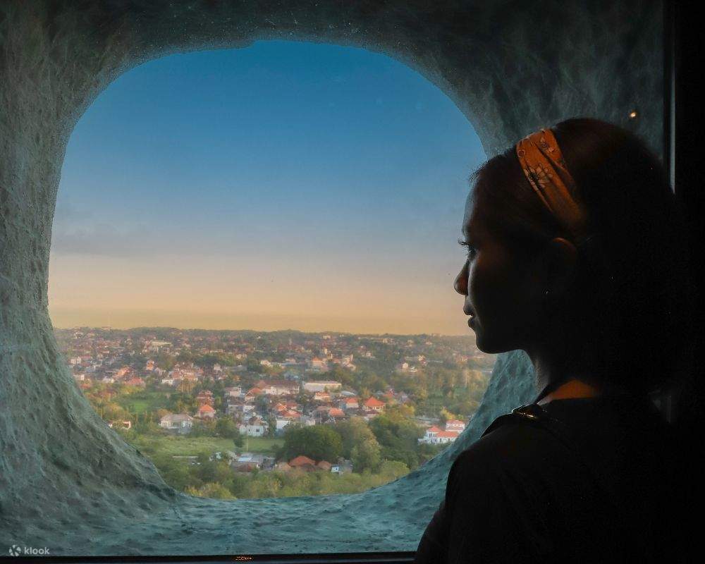 di dalam Garuda Wisnu Kencana