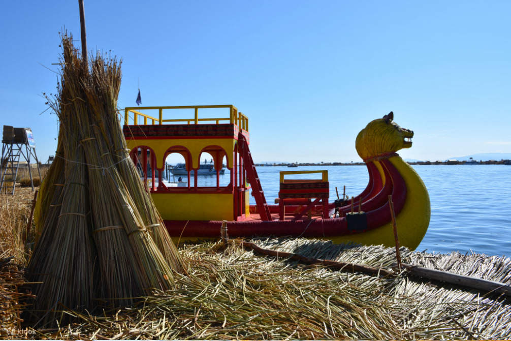 Main Floating Explore the Enchanting Uros Floating Islands of Lake Titicaca on a ...