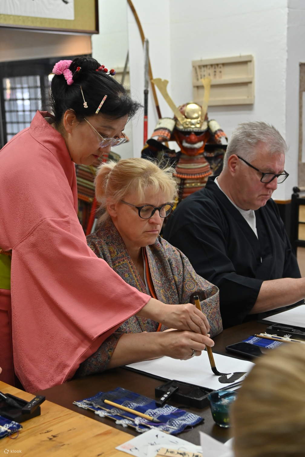 Pelajari kaligrafi dan Zen Jepun sambil memakai kimono