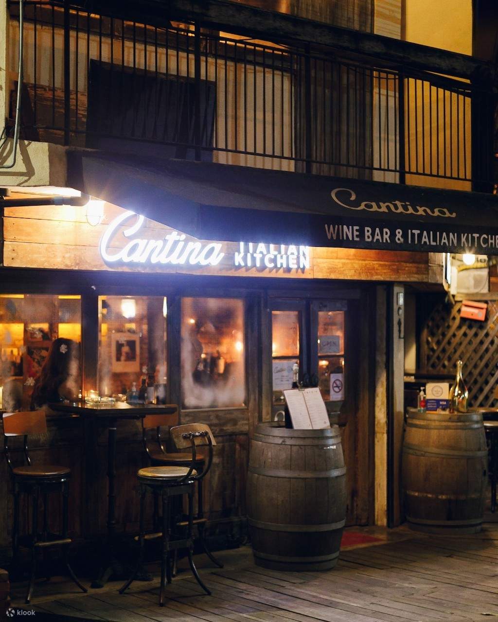 방콕 아리에 위치한 칸티나 와인 바 & 이탈리안 키친