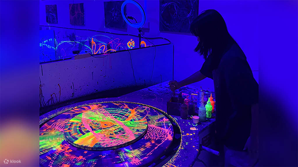 Nghệ thuật quay tại Spin Paint House