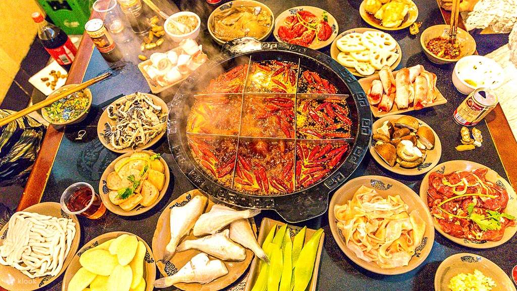 Chongqing Hongyadong, Beibin Road, and Nanbin Road Night Tour Klook