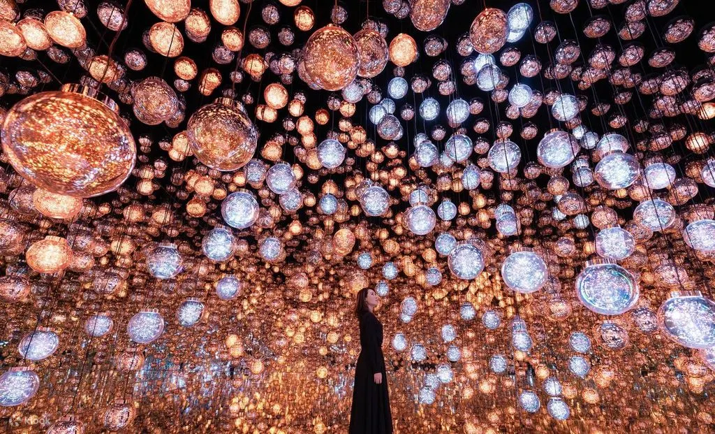 teamLab 无界美术馆《Bubble Universe》