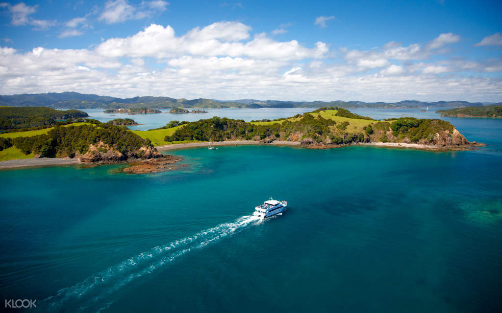 [SALE] Bay of Islands and Waitangi Tour with 'Hole in the Rock' Cruise