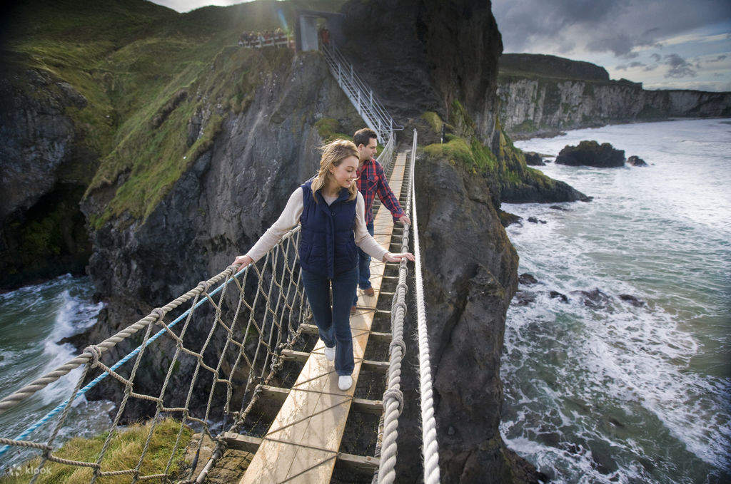 Giant's Causeway & Carrick-a-Rede Rope Bridge Tour from Belfast