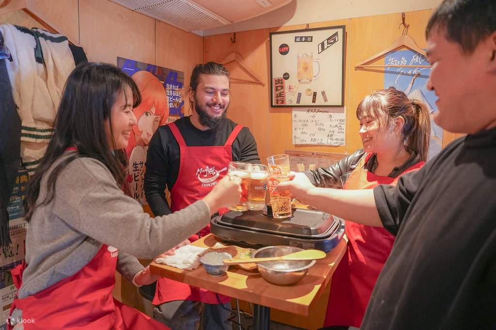 与专业厨师一起上的京都拉面和饺子烹饪课