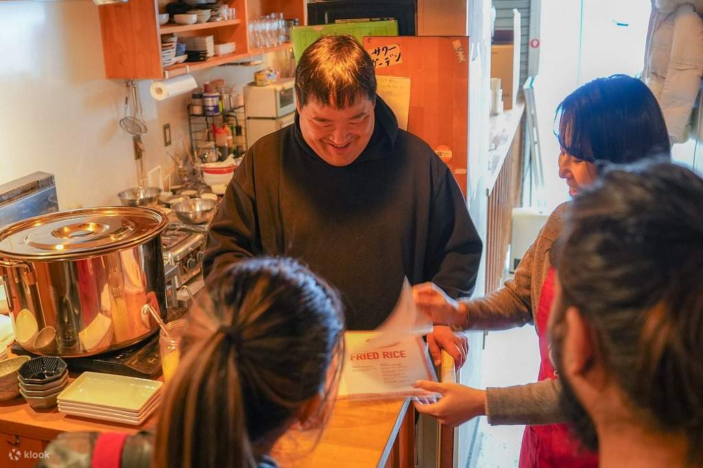 与专业厨师一起上的京都拉面和饺子烹饪课