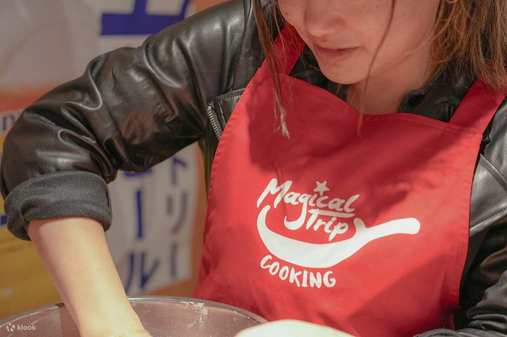 与专业厨师一起上的京都拉面和饺子烹饪课