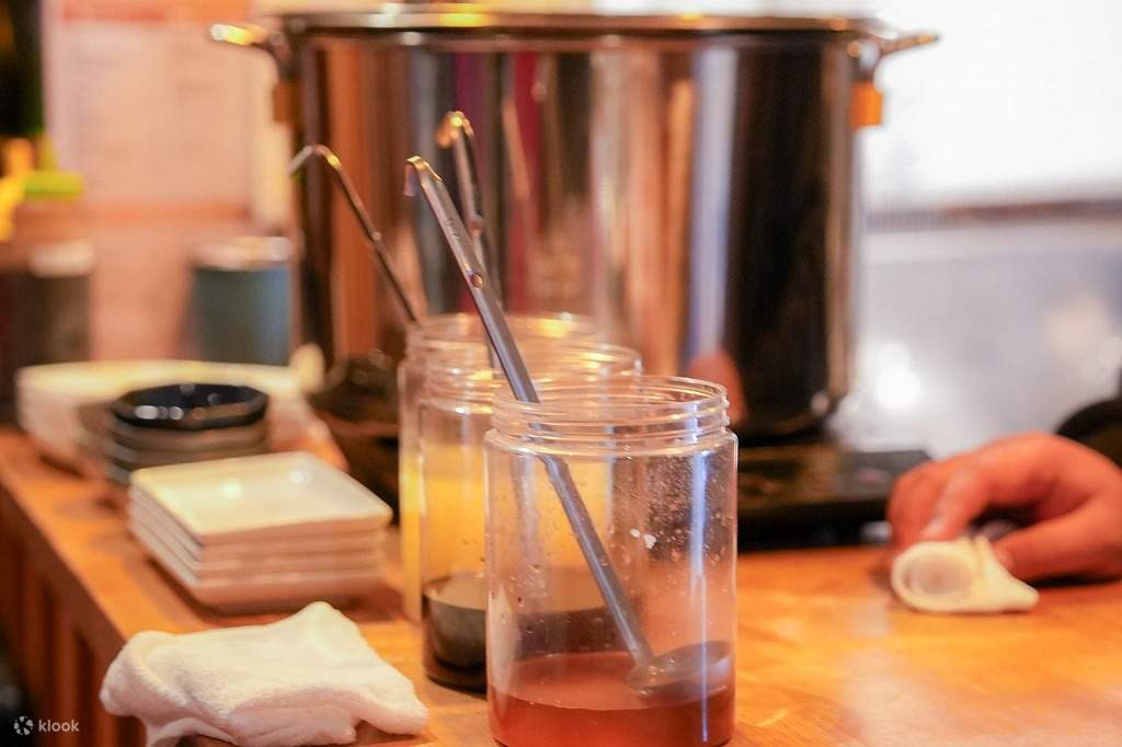 与专业厨师一起上的京都拉面和饺子烹饪课