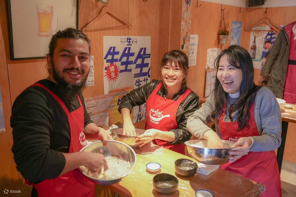 与专业厨师一起上的京都拉面和饺子烹饪课