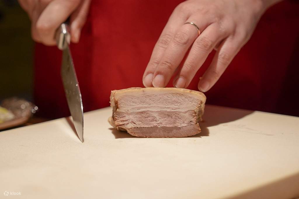 与专业厨师一起上的京都拉面和饺子烹饪课
