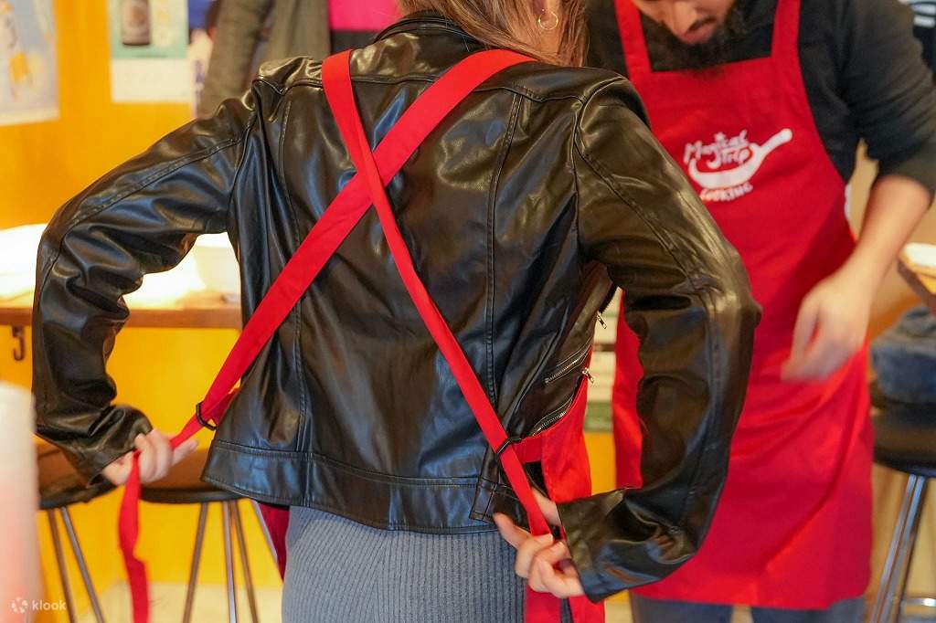 与专业厨师一起上的京都拉面和饺子烹饪课