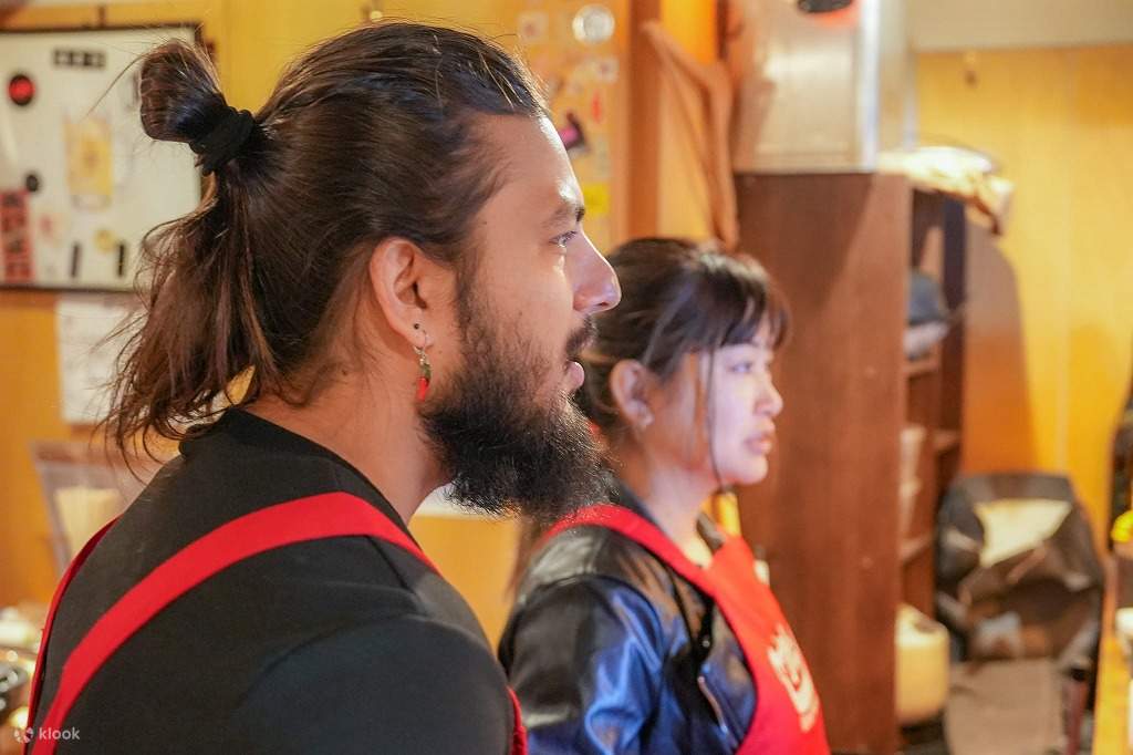 与专业厨师一起上的京都拉面和饺子烹饪课