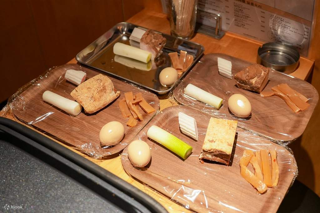 与专业厨师一起上的京都拉面和饺子烹饪课