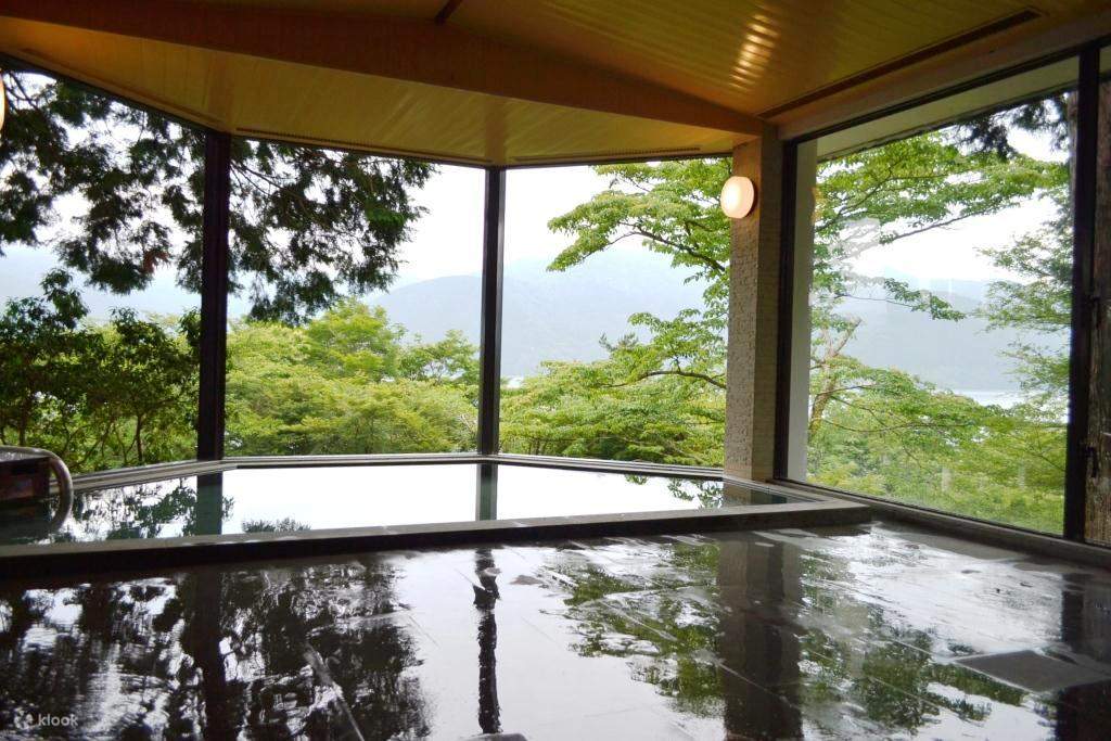 vista de las montañas en Ryuguden Honkan