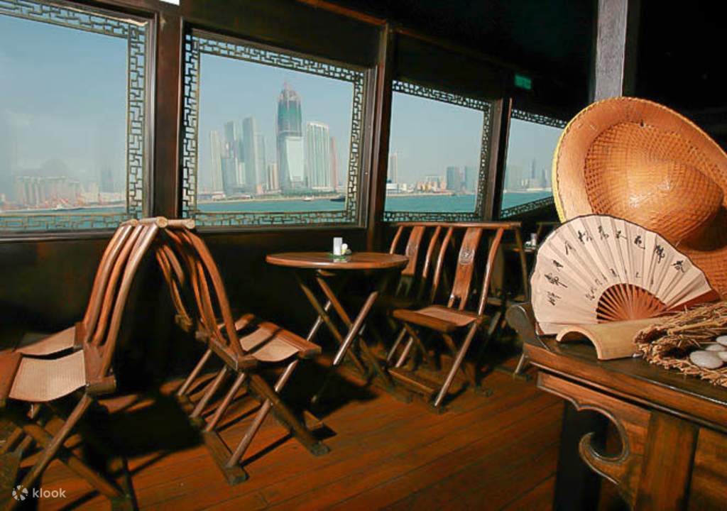 cruise the victoria harbour