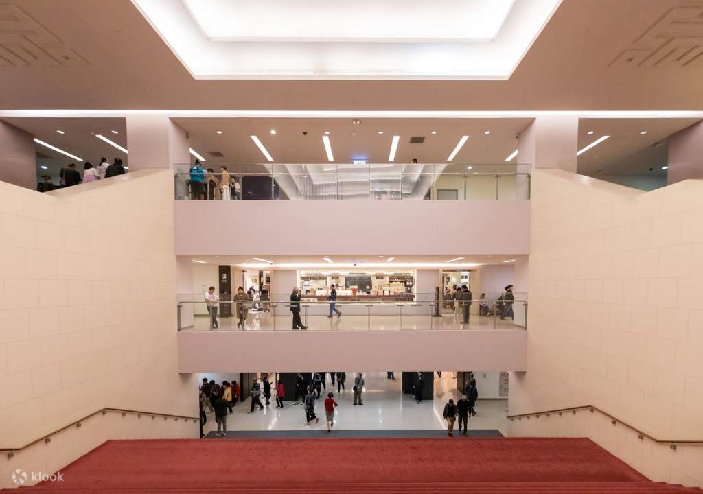 the national palace museum - chinese artifacts