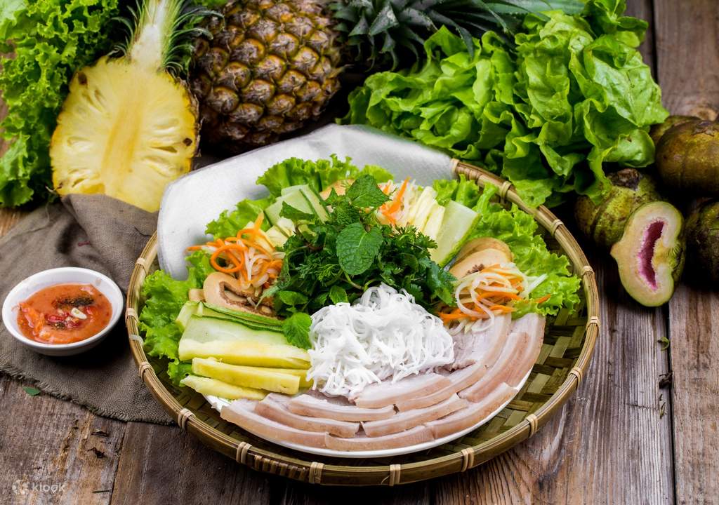 try out hoi an's street food through a walking tour