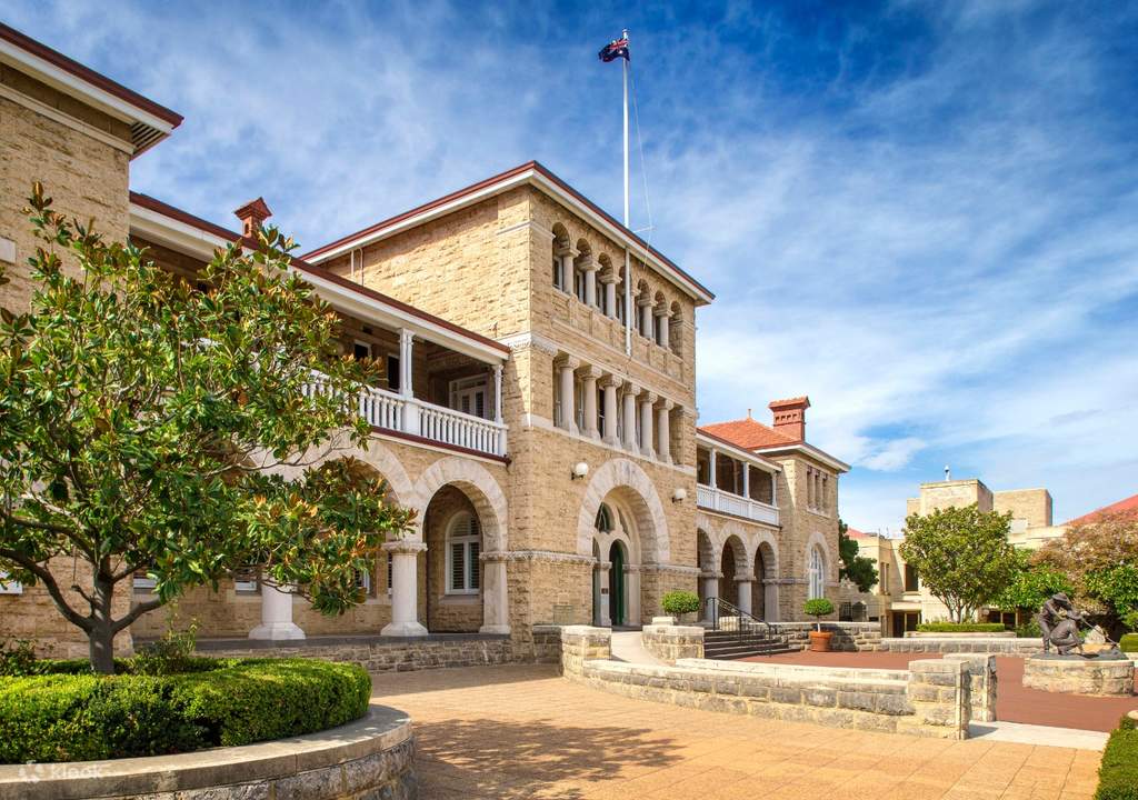 see gold glitter at the perth mint