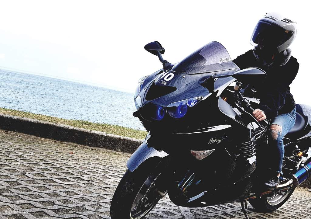 riding your way through taipei on a motorbike