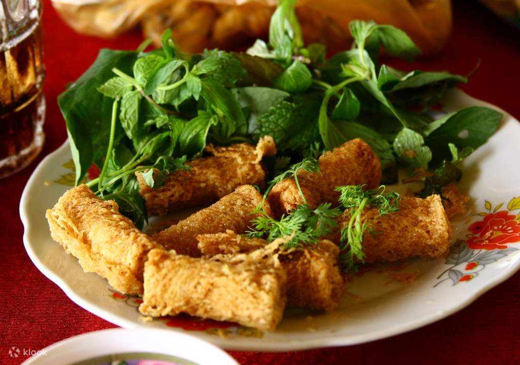 try out hoi an's street food through a walking tour
