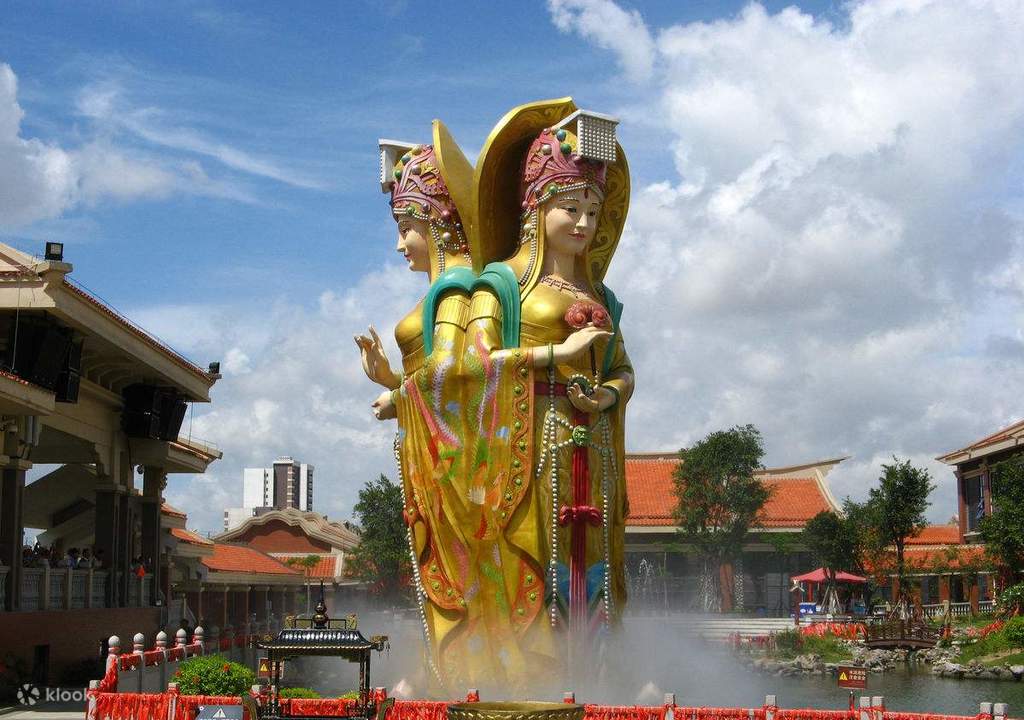 enjoy a visit to the ancient courtyard folk culture garden