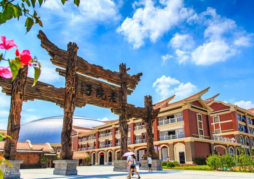 enjoy a visit to the ancient courtyard folk culture garden