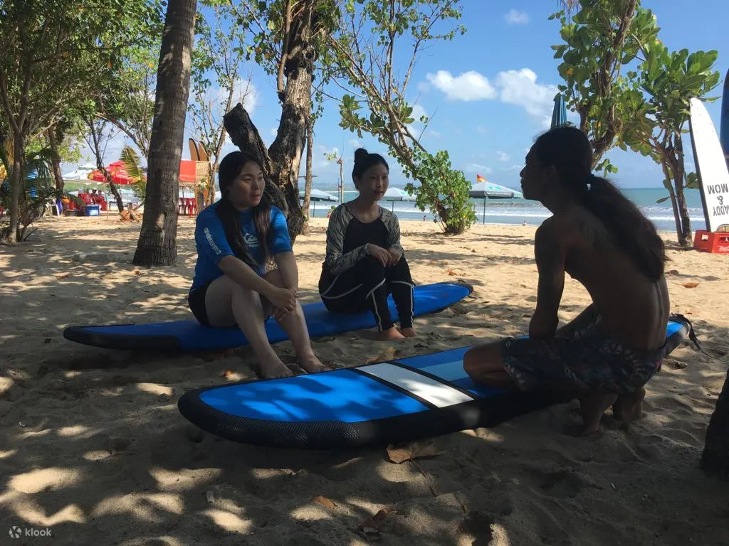  Kuta Beach冲浪课程