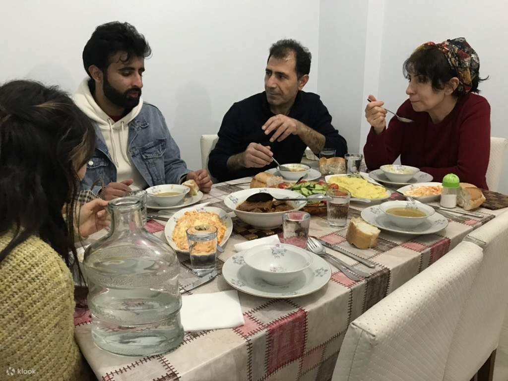 Auténtica experiencia de cena turca casera con una familia local