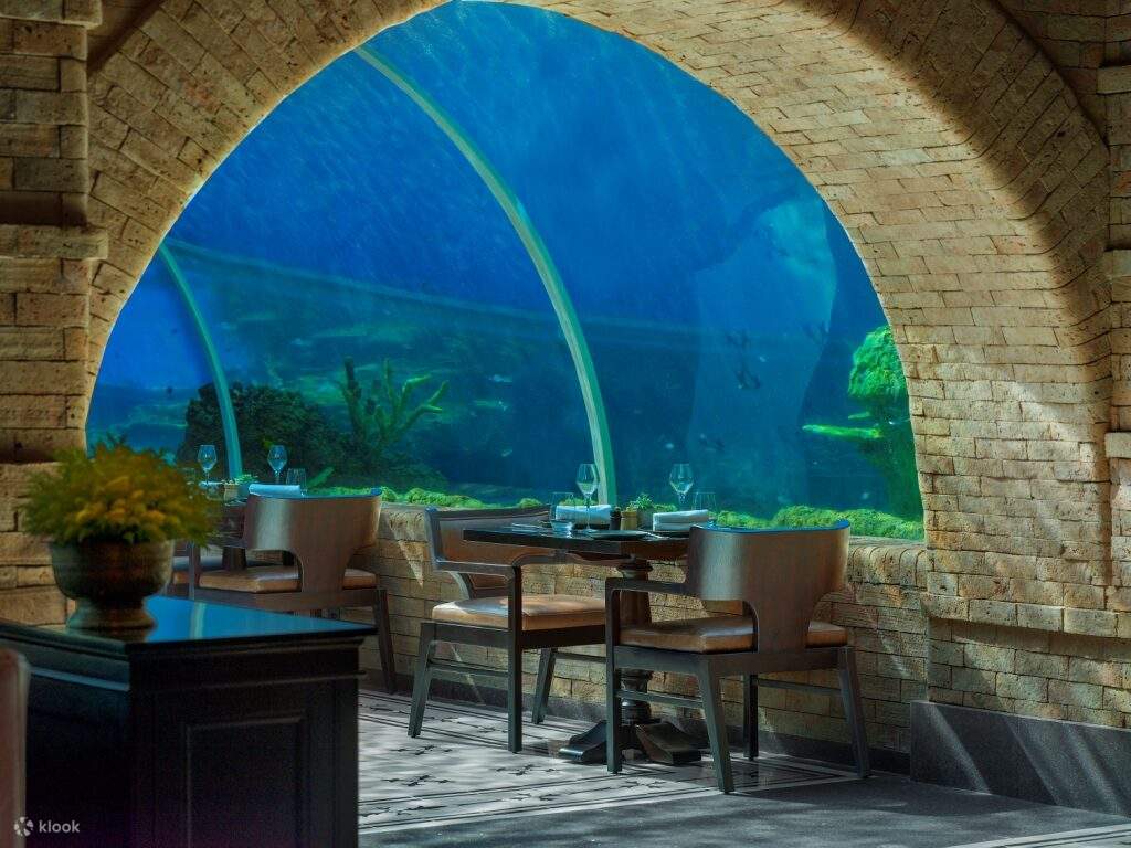 restaurant aquarium